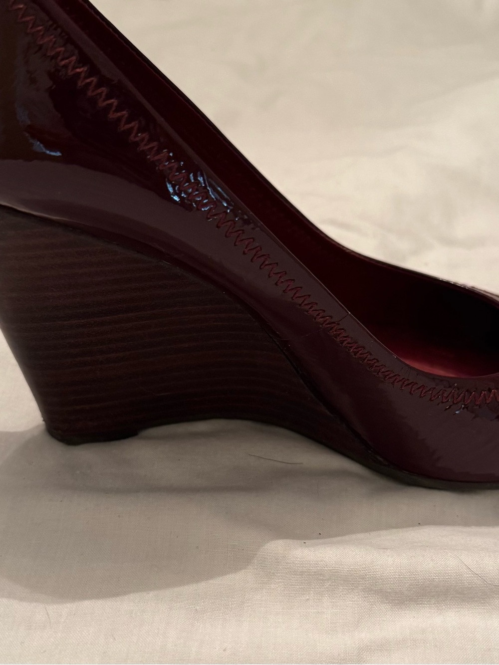 Tory Burch Burgundy Patent Leather Logo Wedged Pumps - Picture 2 of 4